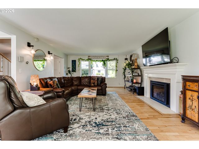 455 FAIR OAKS Dr, Eugene, OR 97401