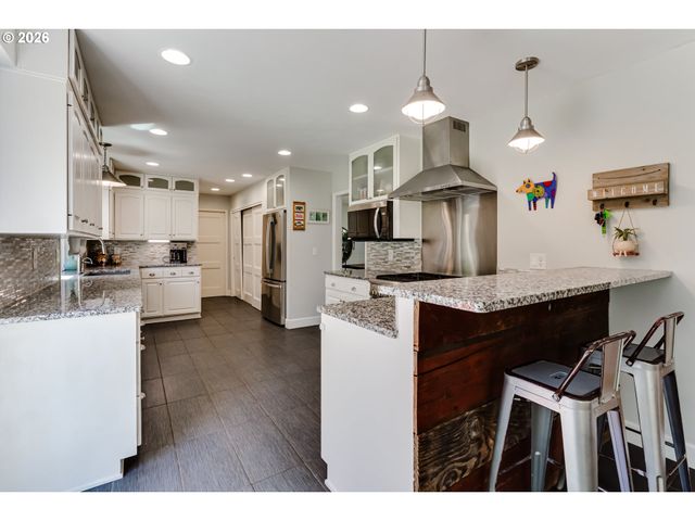 455 FAIR OAKS Dr, Eugene, OR 97401