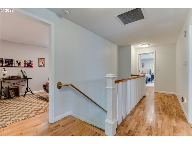 455 FAIR OAKS Dr, Eugene, OR 97401
