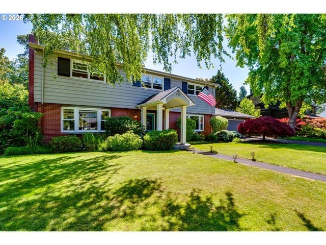 455 FAIR OAKS Dr, Eugene, OR 97401