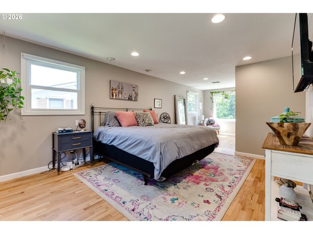 455 FAIR OAKS Dr, Eugene, OR 97401