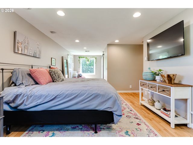 455 FAIR OAKS Dr, Eugene, OR 97401