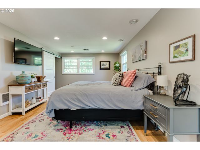 455 FAIR OAKS Dr, Eugene, OR 97401