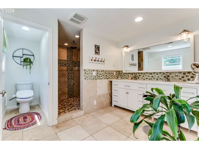 455 FAIR OAKS Dr, Eugene, OR 97401