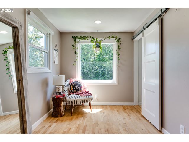 455 FAIR OAKS Dr, Eugene, OR 97401