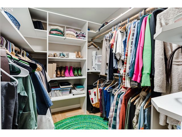 455 FAIR OAKS Dr, Eugene, OR 97401