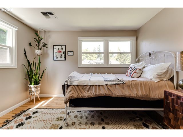 455 FAIR OAKS Dr, Eugene, OR 97401