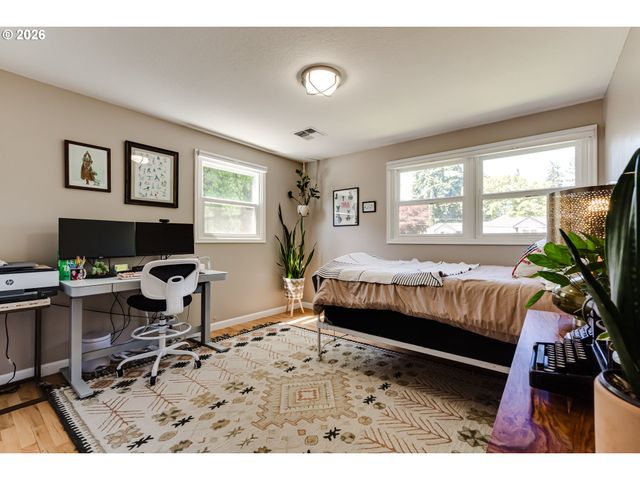 455 FAIR OAKS Dr, Eugene, OR 97401