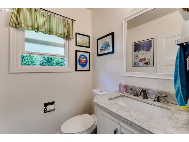 455 FAIR OAKS Dr, Eugene, OR 97401