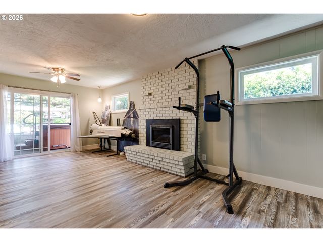 455 FAIR OAKS Dr, Eugene, OR 97401
