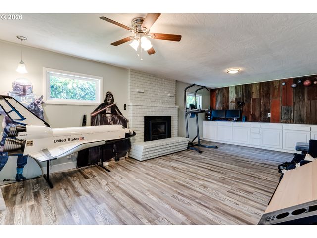 455 FAIR OAKS Dr, Eugene, OR 97401