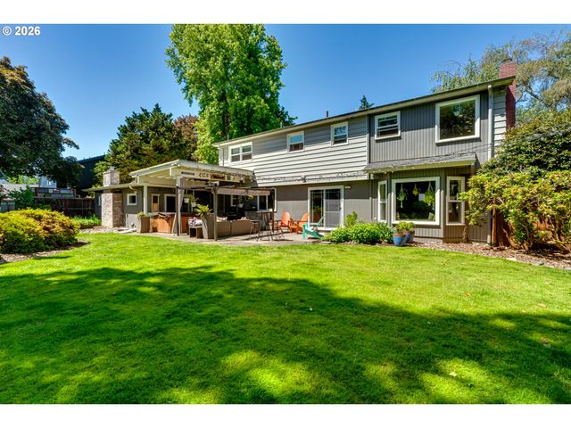 455 FAIR OAKS Dr, Eugene, OR 97401