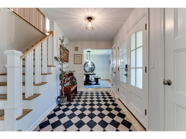 455 FAIR OAKS Dr, Eugene, OR 97401
