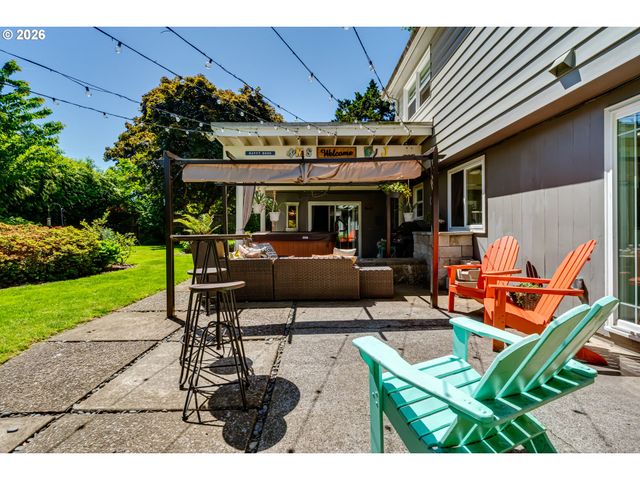 455 FAIR OAKS Dr, Eugene, OR 97401