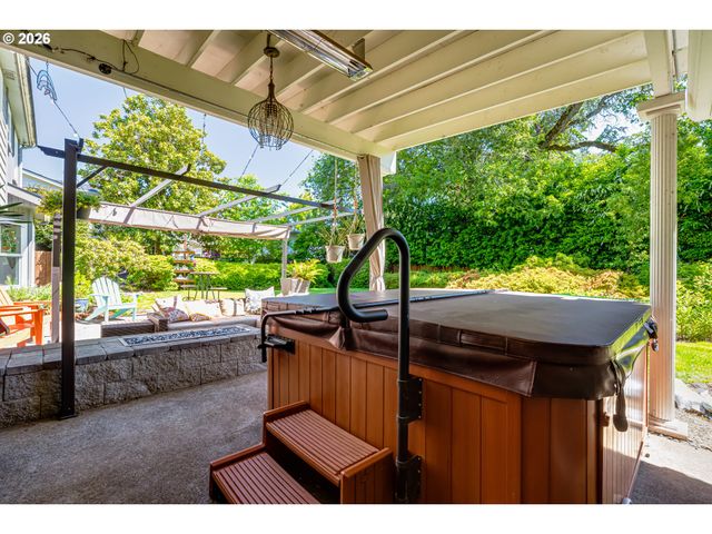 455 FAIR OAKS Dr, Eugene, OR 97401