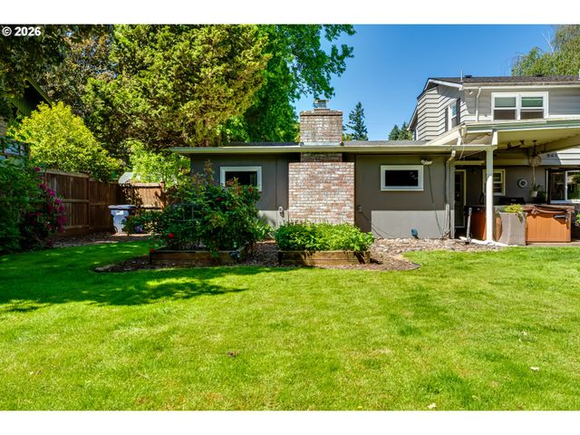 455 FAIR OAKS Dr, Eugene, OR 97401