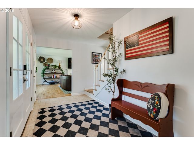 455 FAIR OAKS Dr, Eugene, OR 97401