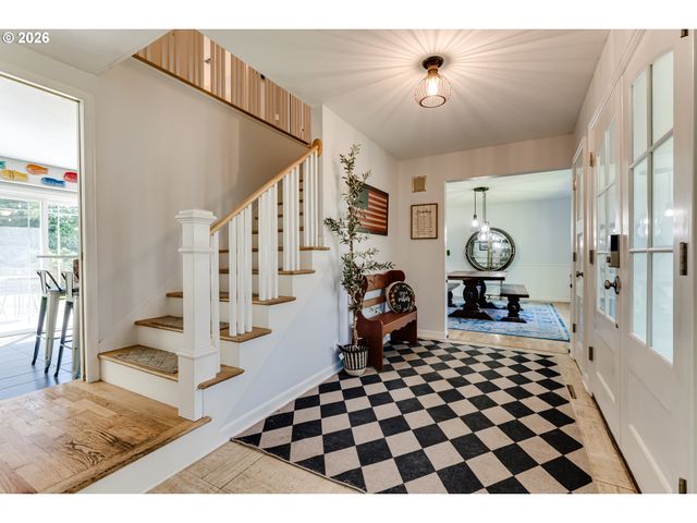 455 FAIR OAKS Dr, Eugene, OR 97401