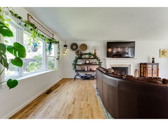 455 FAIR OAKS Dr, Eugene, OR 97401