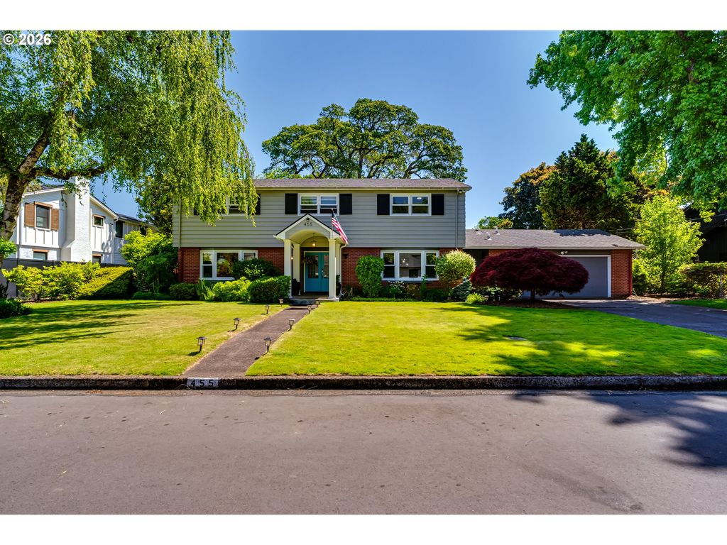 455 FAIR OAKS Dr, Eugene, OR 97401