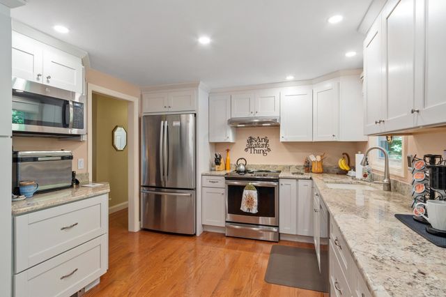 9 Sherwood Road, Londonderry, NH 03053