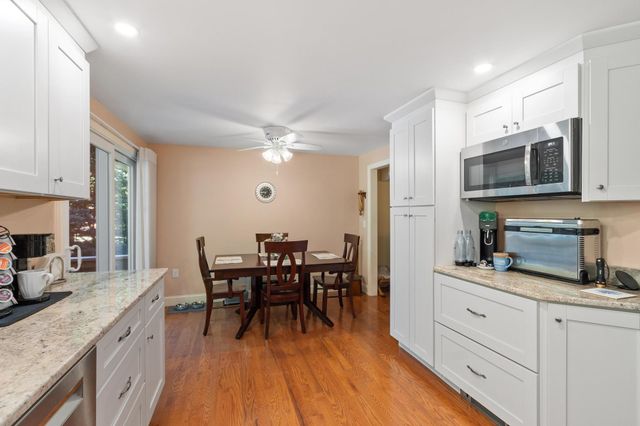 9 Sherwood Road, Londonderry, NH 03053