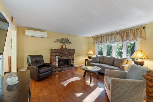 9 Sherwood Road, Londonderry, NH 03053