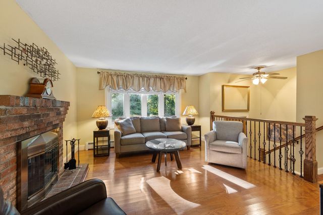9 Sherwood Road, Londonderry, NH 03053