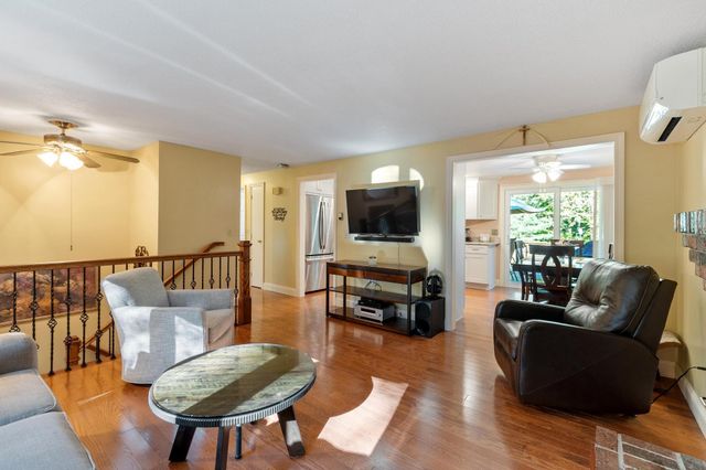 9 Sherwood Road, Londonderry, NH 03053