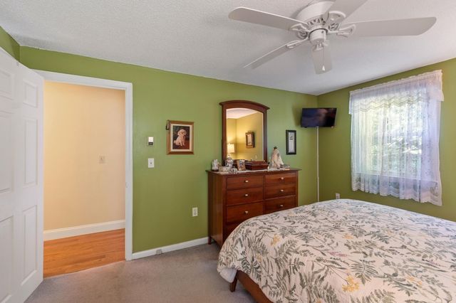 9 Sherwood Road, Londonderry, NH 03053