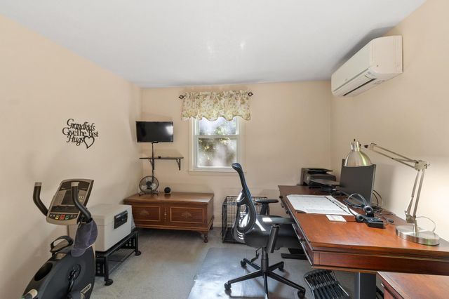 9 Sherwood Road, Londonderry, NH 03053
