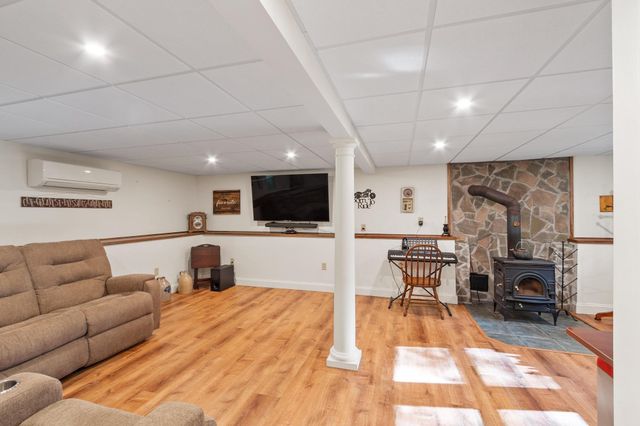 9 Sherwood Road, Londonderry, NH 03053
