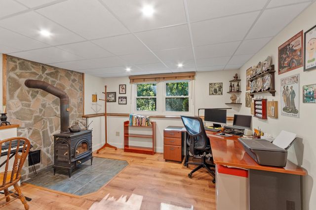 9 Sherwood Road, Londonderry, NH 03053