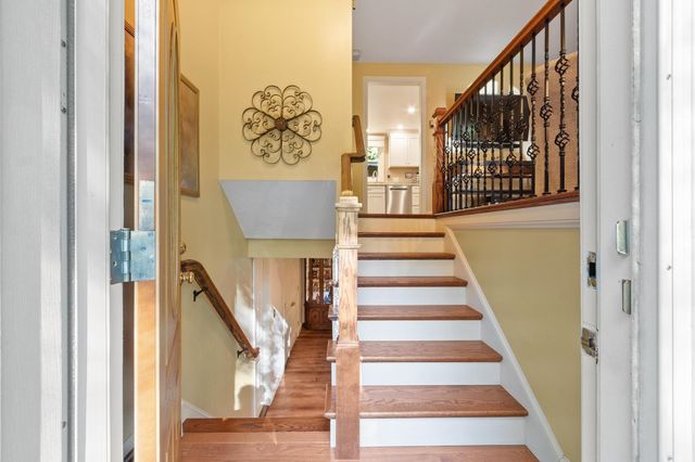 9 Sherwood Road, Londonderry, NH 03053