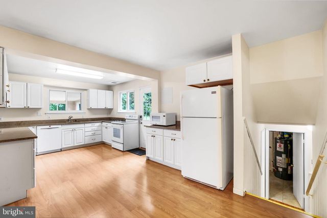 6928 WINTERBERRY LN, Bethesda, MD 20817