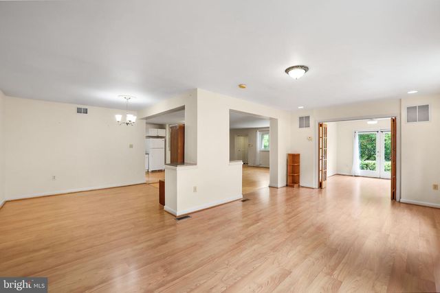 6928 WINTERBERRY LN, Bethesda, MD 20817