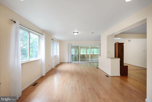 6928 WINTERBERRY LN, Bethesda, MD 20817