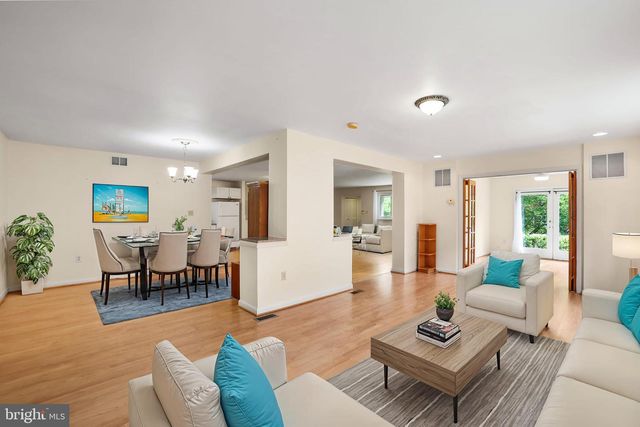 6928 WINTERBERRY LN, Bethesda, MD 20817