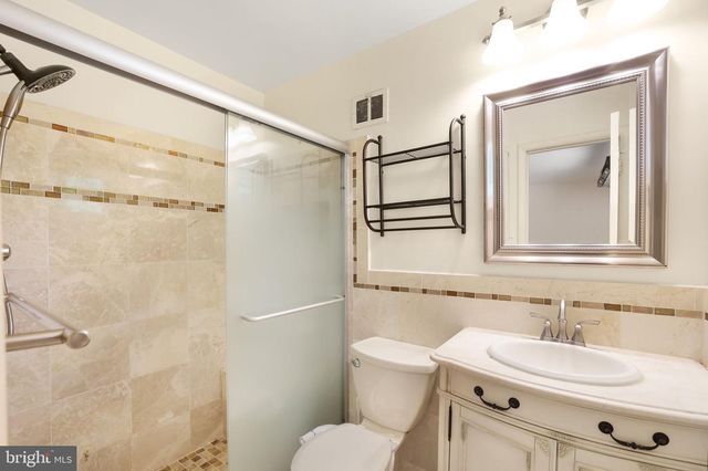 6928 WINTERBERRY LN, Bethesda, MD 20817