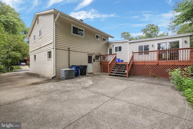 6928 WINTERBERRY LN, Bethesda, MD 20817