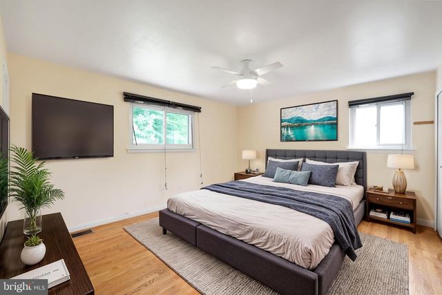 6928 WINTERBERRY LN, Bethesda, MD 20817