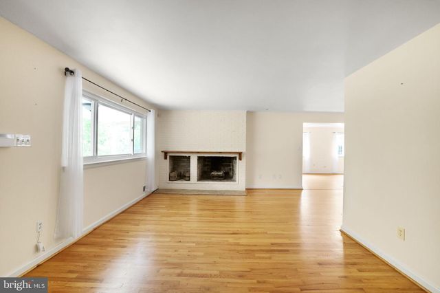 6928 WINTERBERRY LN, Bethesda, MD 20817