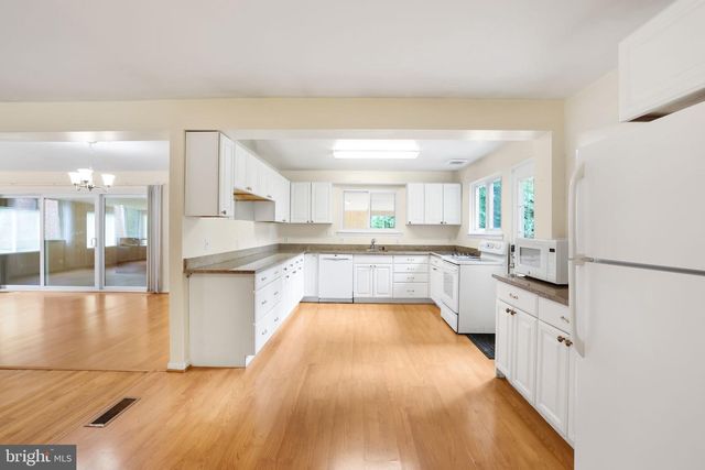 6928 WINTERBERRY LN, Bethesda, MD 20817