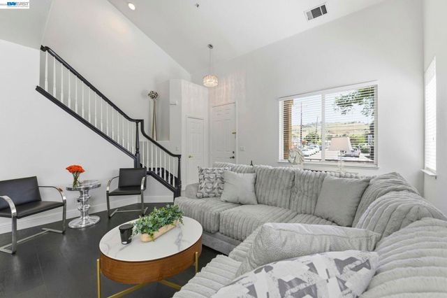 27433 Whitman St., Hayward, CA 94544