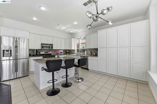 27433 Whitman St., Hayward, CA 94544