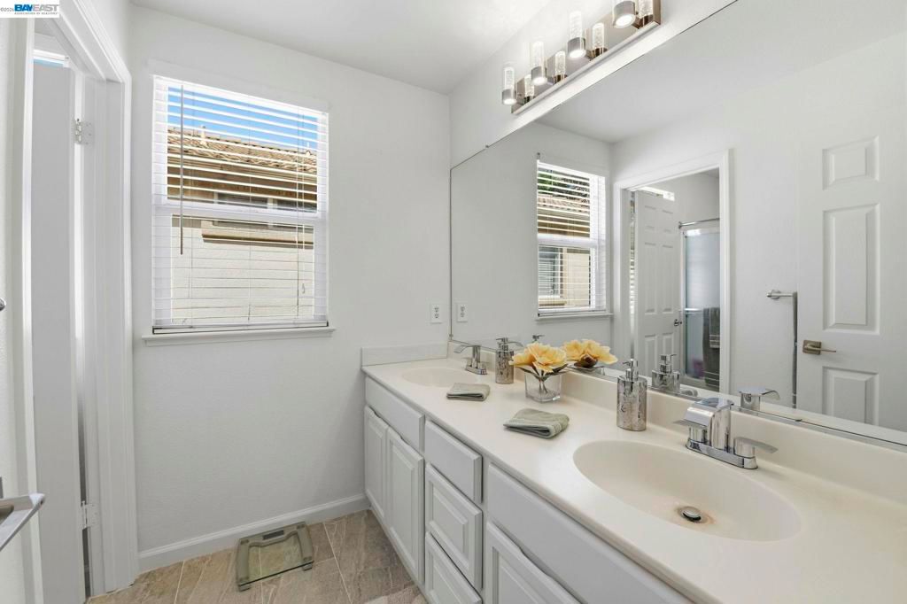 Image 14 of property listing at 27433 Whitman St., Hayward, CA 94544