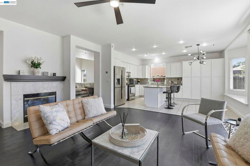 Image 4 of property listing at 27433 Whitman St., Hayward, CA 94544