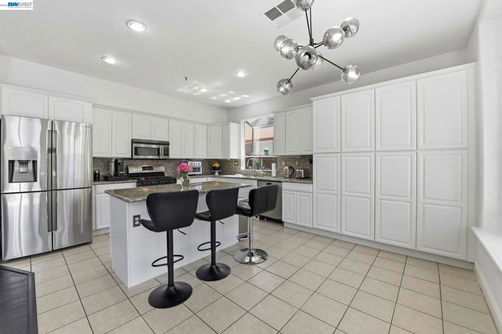 Image 5 of property listing at 27433 Whitman St., Hayward, CA 94544