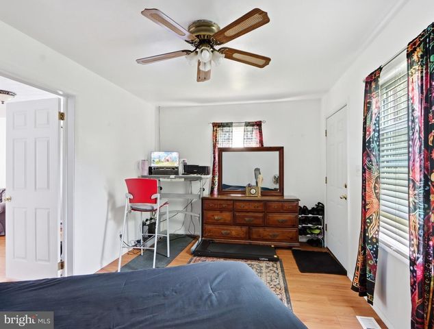 8176 LEA RD, Pasadena, MD 21122