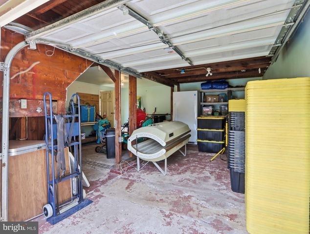 8176 LEA RD, Pasadena, MD 21122